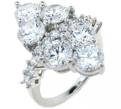 Кольцо из серебра 925 пробы с кубиком циркония