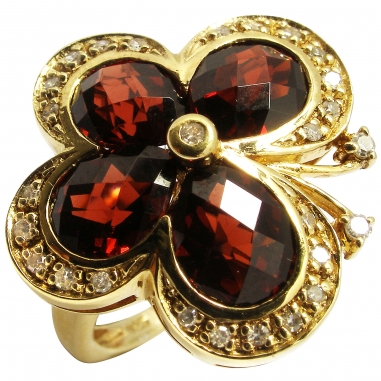 Кольцо из серебра 925 пробы с россыпью кварца и четырьмя топазами